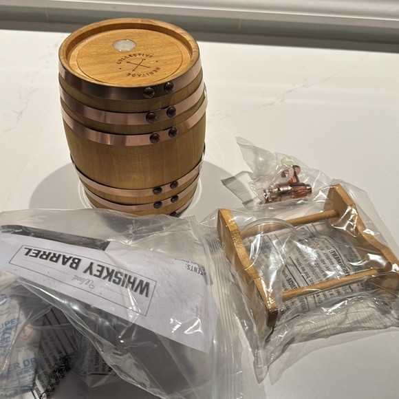 New in box wooden whiskey barrel - Picture 5 of 6